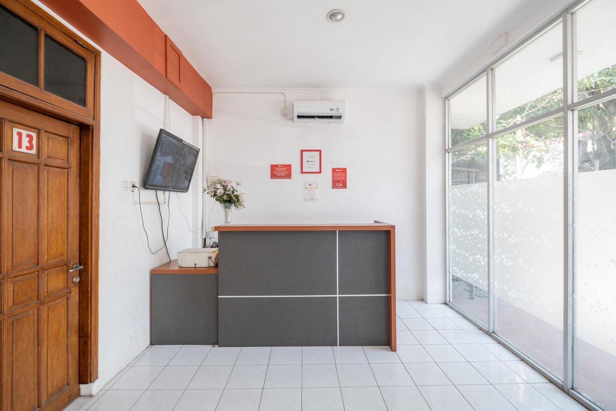 Kedurus Reddoorz Plus @ Gunungsari Surabaya מראה חיצוני תמונה