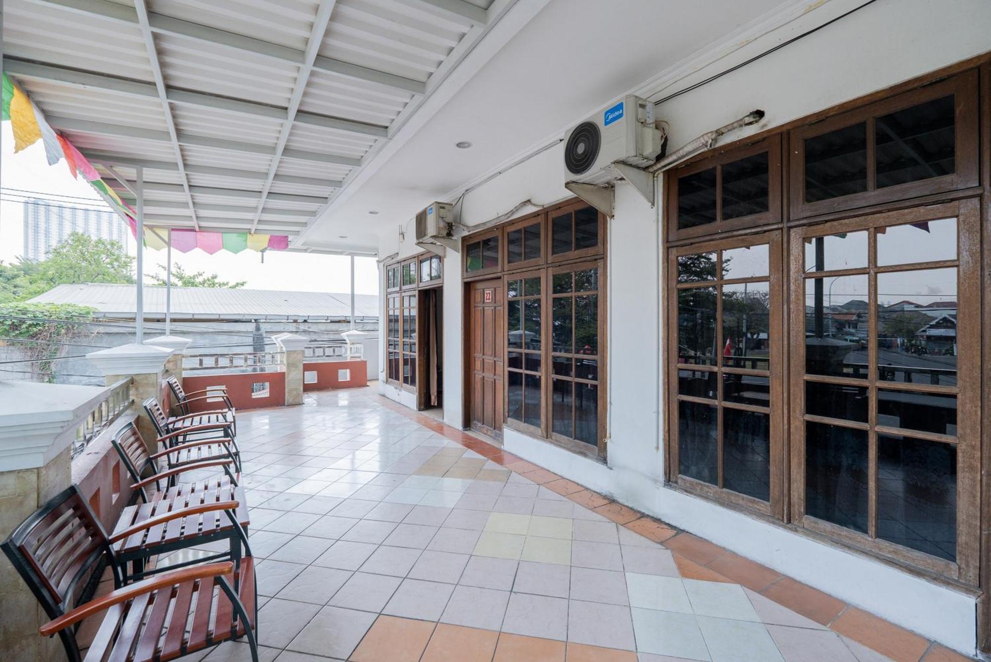 Kedurus Reddoorz Plus @ Gunungsari Surabaya מראה חיצוני תמונה