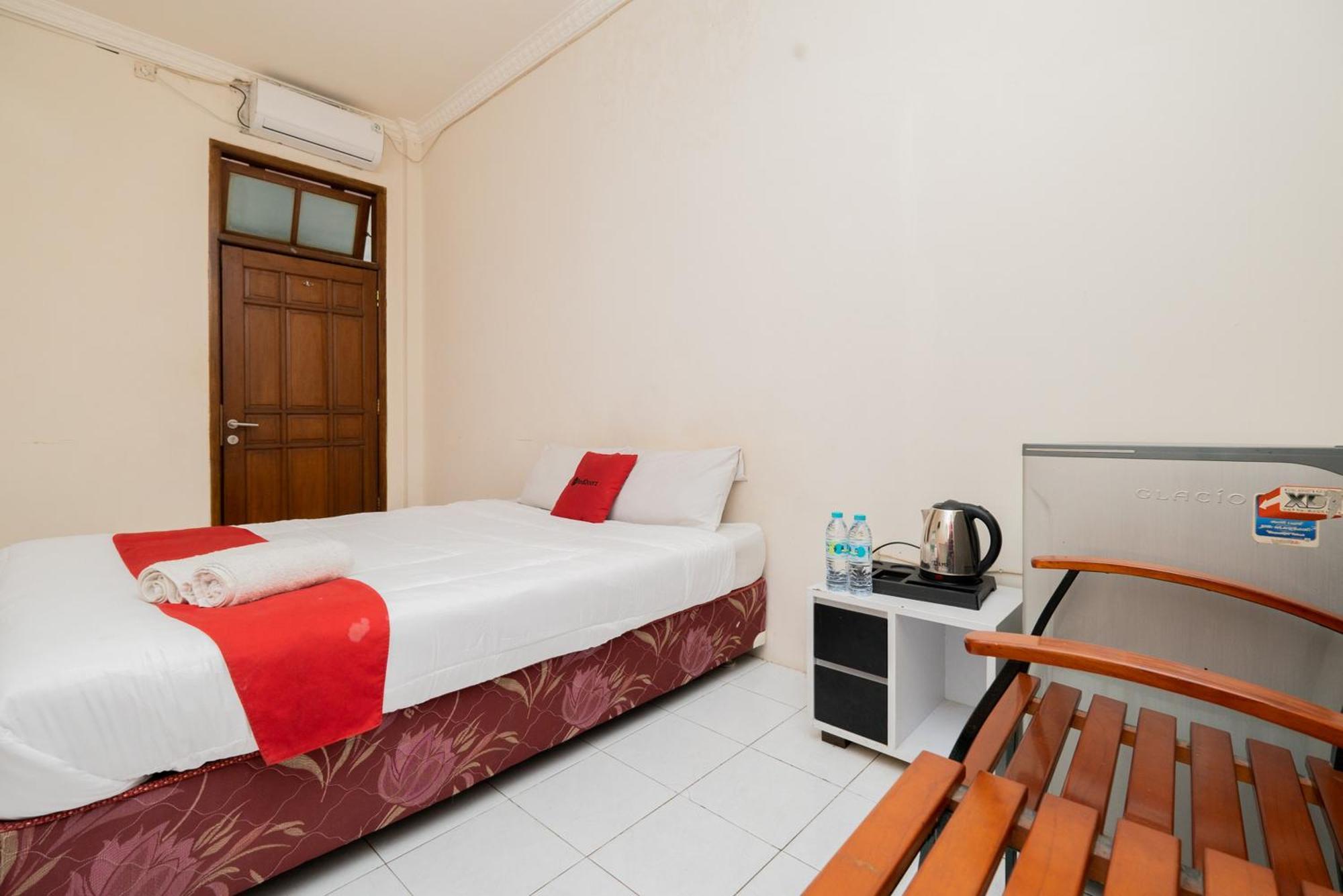 Kedurus Reddoorz Plus @ Gunungsari Surabaya מראה חיצוני תמונה